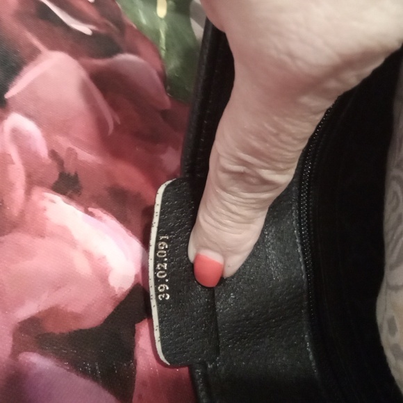 Luxury Authentic Gucci Tote - Picture 4 of 7